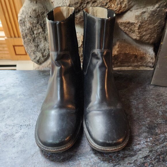 L.L. Bean Black Leather Rounded Toe Slip-On Boots Size 8.5M - Picture 4 of 15